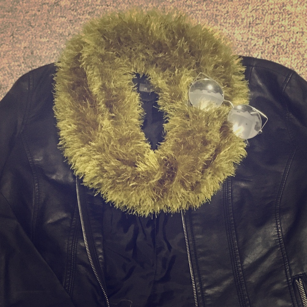 Green infinity scarf